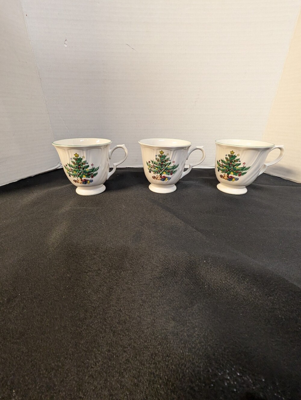 3 Nikko footed coffee tea mugs cups Happy Holidays Christmas Tree Lot Bundle